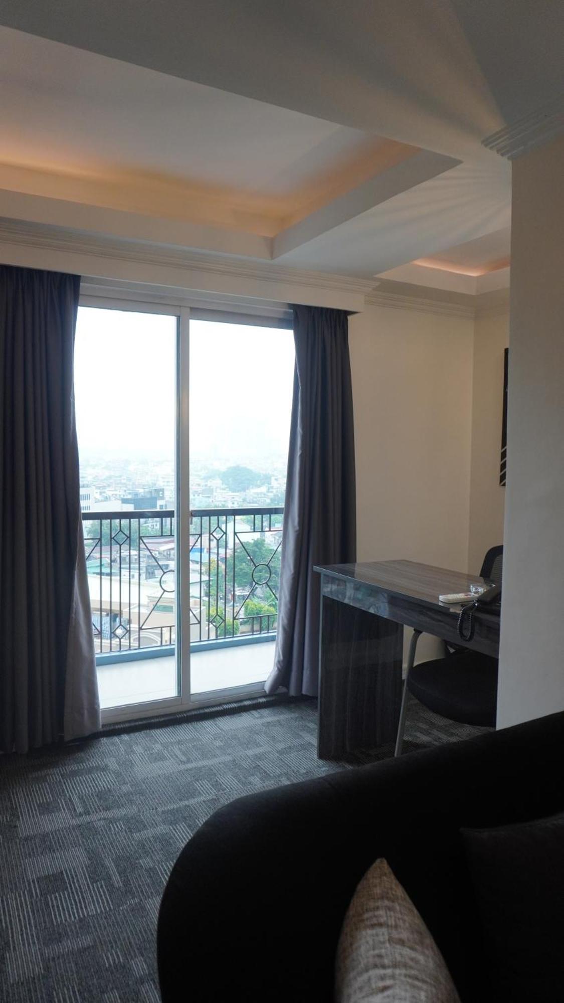 Makati Isabela Luxury *